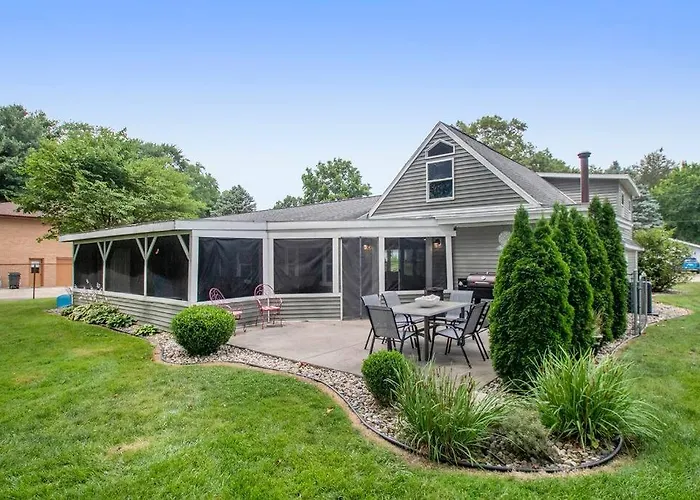 Lakeshore Cottage Waterfront/Great Wi-Fi