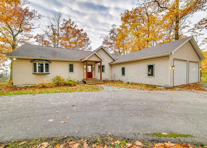 17 Mi To Skiing! Lake-View Michigan Home W/ Deck