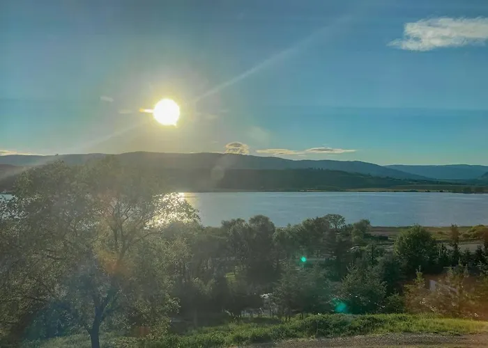 Lakeviews, Big Yard/Deck, Minutes To Silver Star/Golf/Wineries.