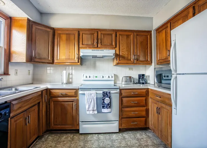 Beautiful And Cozy Olathe Home.