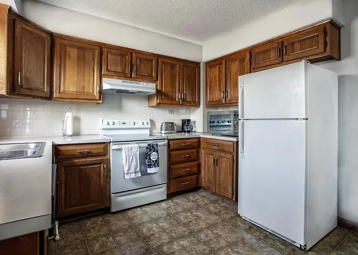 Beautiful And Cozy Olathe Home.