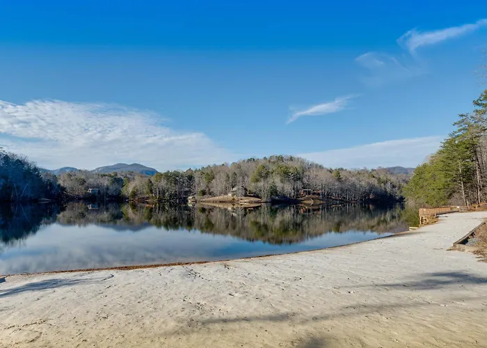 Pet-Friendly Cabin W/ Loft: 5 Mi To Lake Lure!