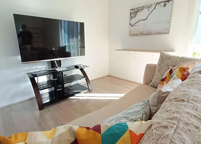 New And Cozy 2 Bedrooms Granny Flat With Aircon & Pool