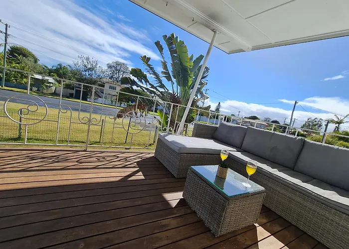 3 Bedroom House 2000 M2 - 5 Mins Walk To Torquay Beach, Hervey Bay