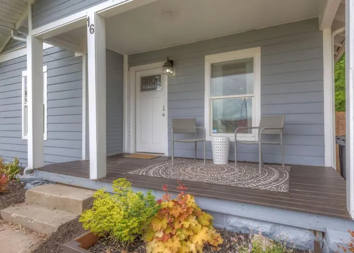 Pet-Friendly Boho Bungalow | Near Expo & Tu