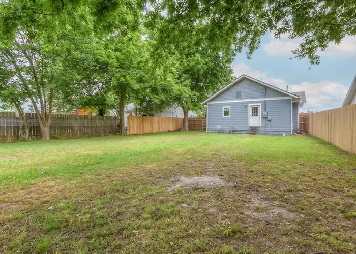 Pet-Friendly Boho Bungalow | Near Expo & Tu