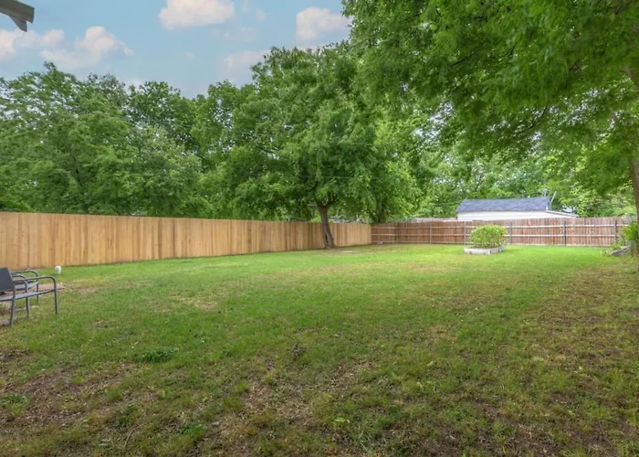 Pet-Friendly Boho Bungalow | Near Expo & Tu
