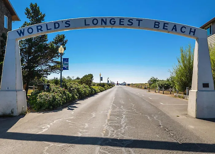 Sweet Seaview Home: Near Beach & Trailhead!
