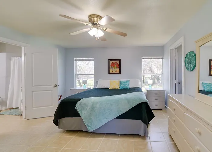 Cozy Bandera Cottage W/ Medina River Access!