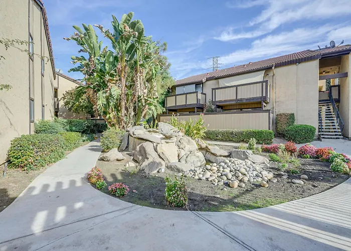 Cozy Fresno Condo W/ Balcony & Pool Access