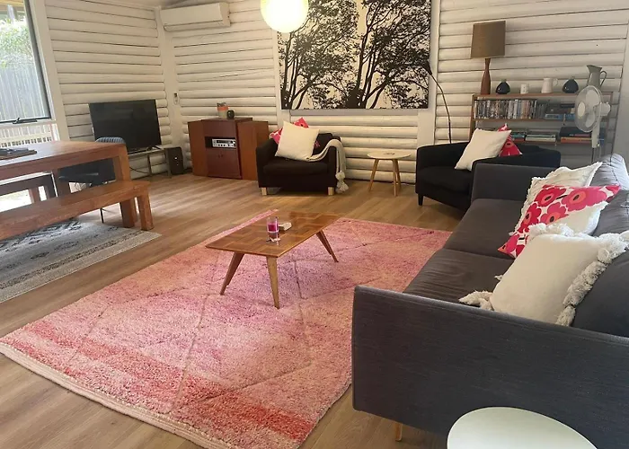 Lorne Groovy Ocean View Log House: Pet-Friendly Retreat with Wildlife