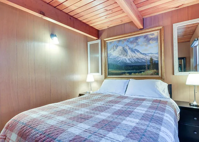 Inviting Mt Hood Cabin W/ Porch: 1 Mi To Skibowl!