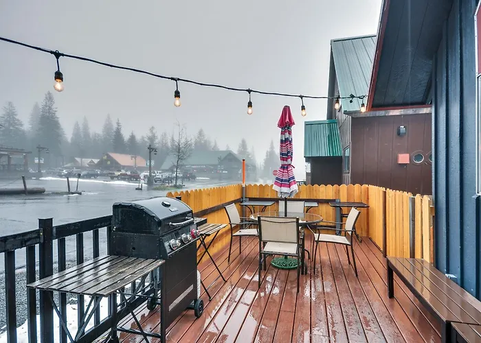 Inviting Mt Hood Cabin W/ Porch: 1 Mi To Skibowl!