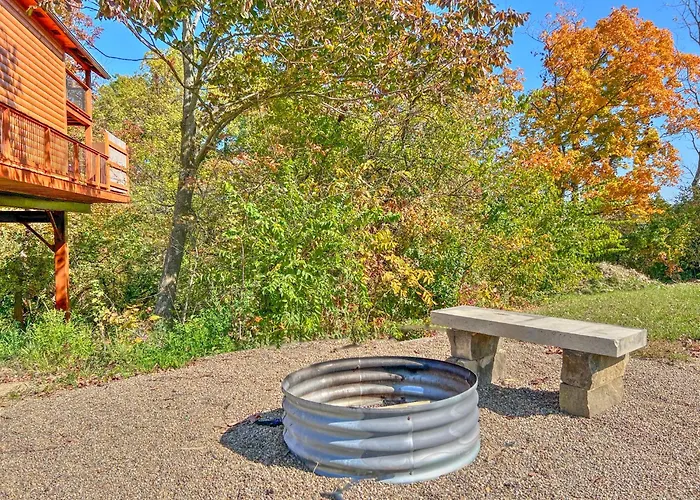 Skyview Treehouse By Amish Country Lodging