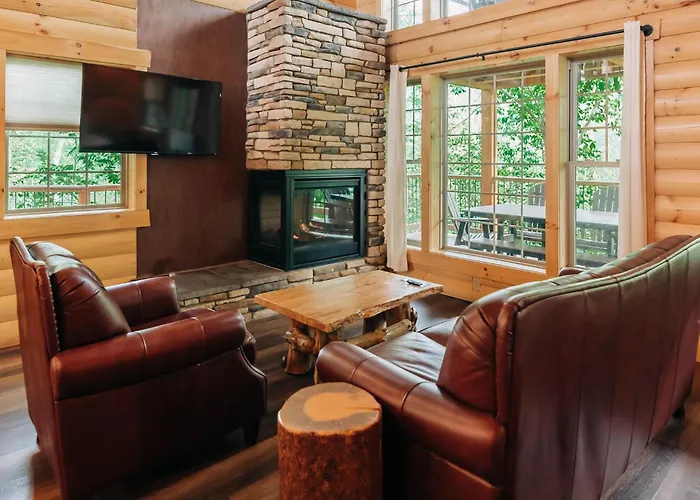 Skyview Treehouse By Amish Country Lodging