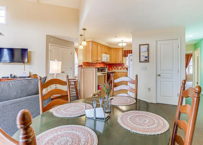 Spacious Condo W/ View < 1 Mi To Mtn Creek Resort!