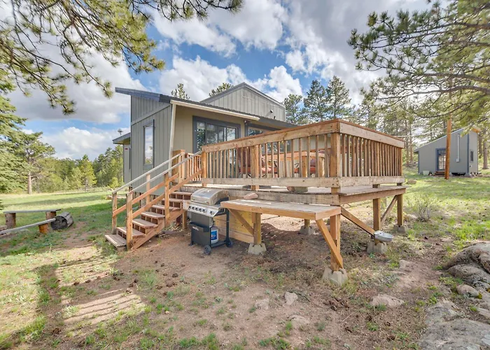 Cozy Red Feather Lakes Retreat W/ Deck & Yard