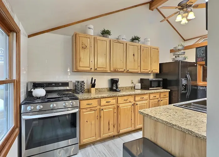 Maples Retreat - 2 Acres - Fireplace