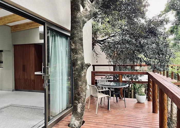 Bushbaby Valley Lodge