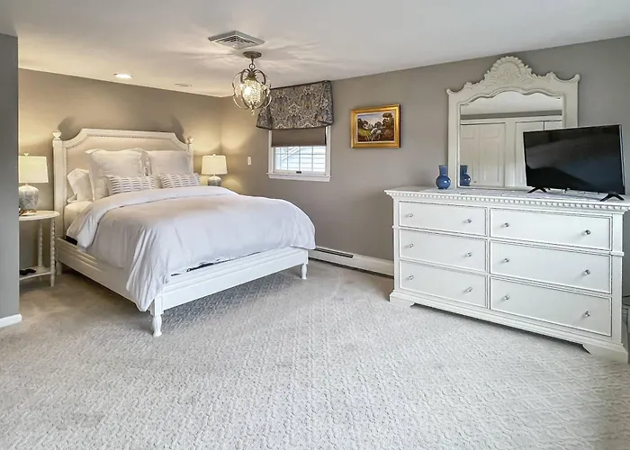 Candlewood Lake House