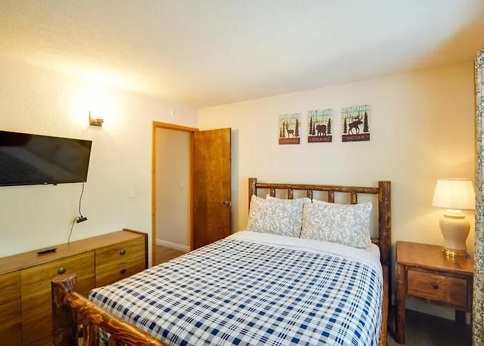 < 3 Mi To Lake: 'Goldilodge' Big Bear Lake Cabin