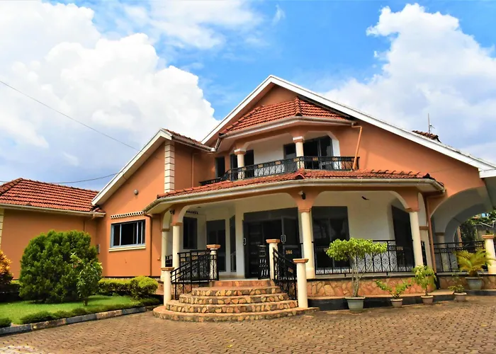 Beautiful Home Opposite Speke Resort Munyonyo Near Lake Victoria