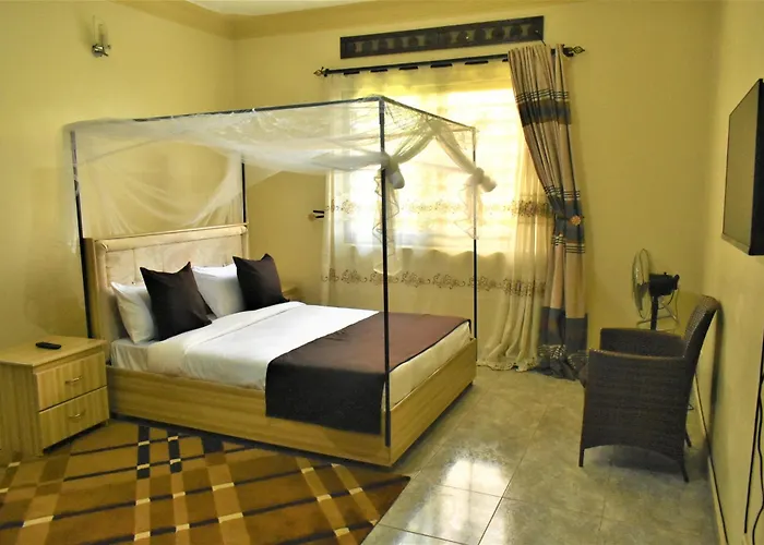 Beautiful Home Opposite Speke Resort Munyonyo Near Lake Victoria
