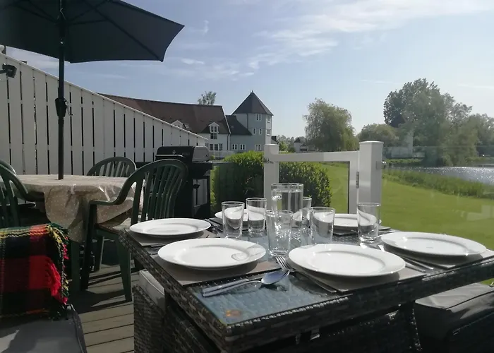 Lovely Lakeside Lodge For Families And Friends