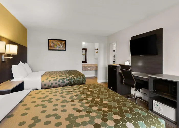 Econo Lodge White Pine Morristown I-81 & I-40 Split