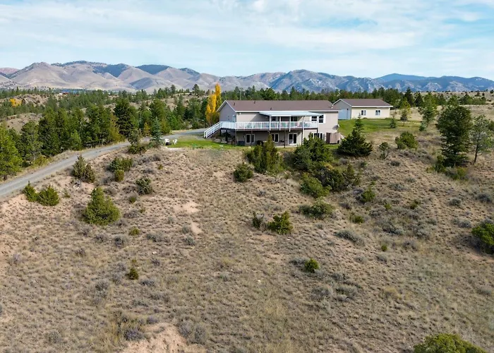 Spacious Canyon Ferry Lake House With Bar & Views!