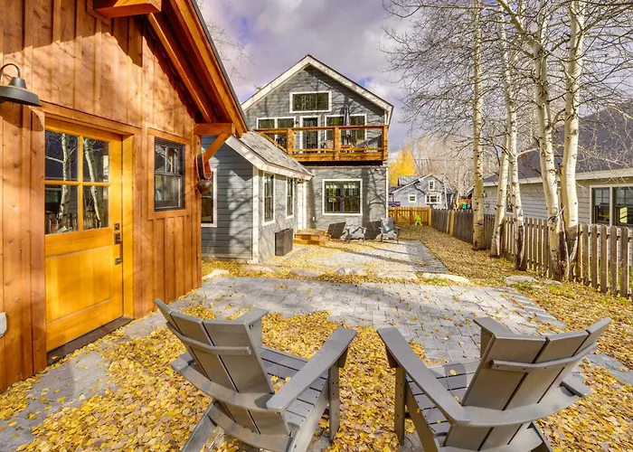 Inviting & Renovated Home In Crested Butte!