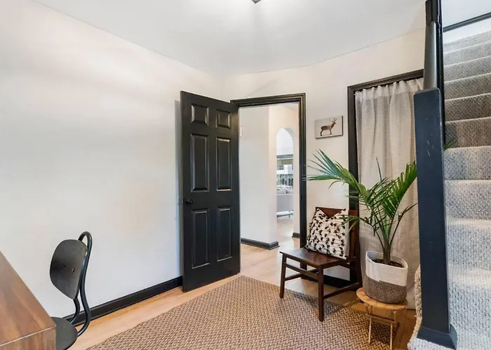 Picture Perfect Bungalow In The Heart Of Dt Vancouver