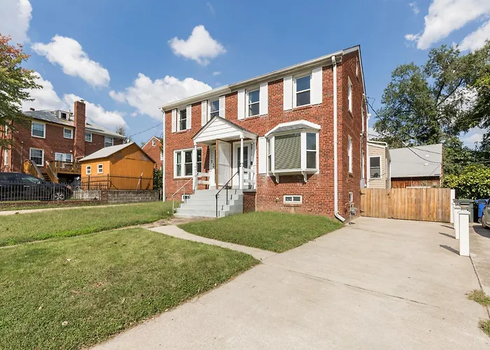 Classic Brick House 4Br 3Ba Perfect For Families Near Dc