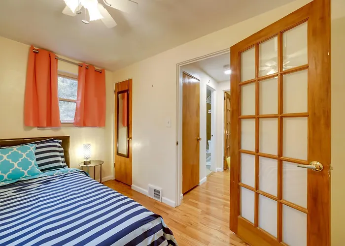 Cute Home W/ Patio ~ 7 Mi To Dtwn Pittsburgh