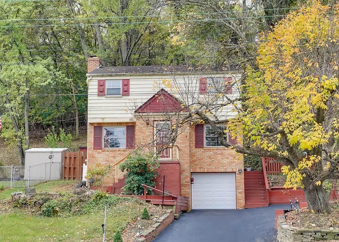 Cute Home W/ Patio ~ 7 Mi To Dtwn Pittsburgh