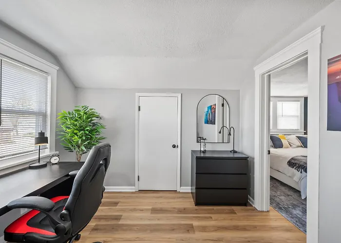 Amazing Parma Home King Bed Full Office Room