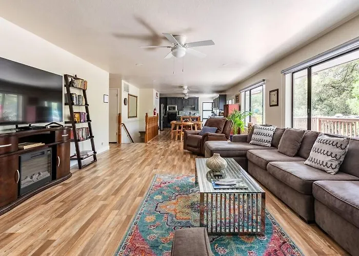 Ponderosa Creekside Retreat