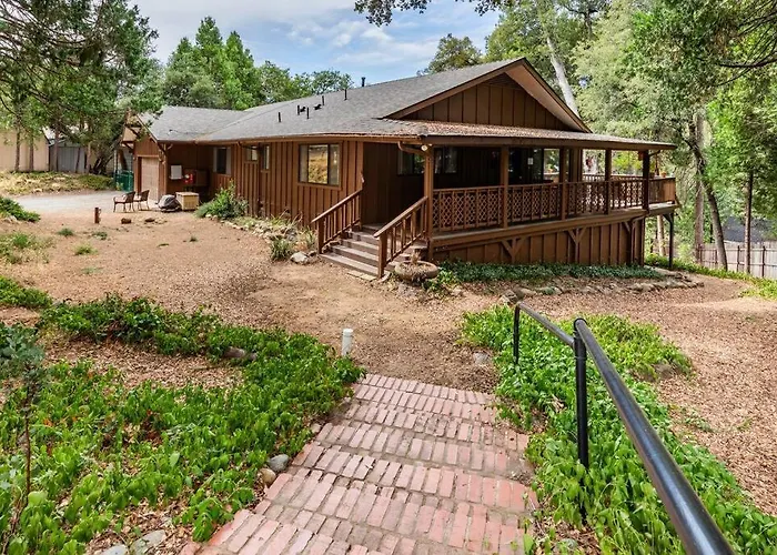 Ponderosa Creekside Retreat