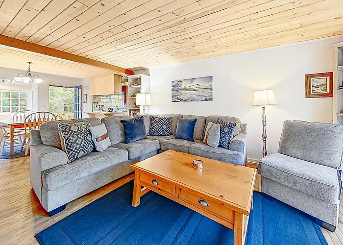Fort Bragg Cottage - Walk To The Beach & Bluffs