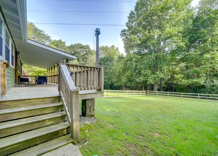 Fun Pet-Friendly Highlands Retreat W/ Fenced Yard!