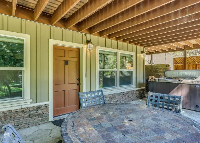 Rustic Oakhurst Retreat < 4 Mi To Bass Lake!
