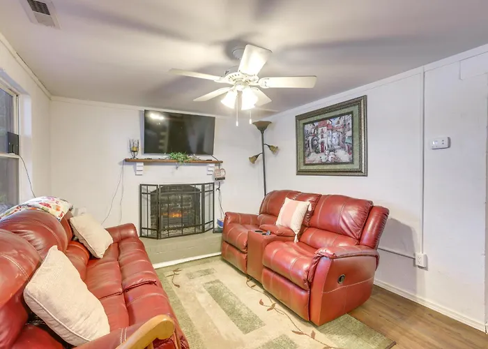 Lakefront Delta Cottage W/ Views, Canoe & Dock!