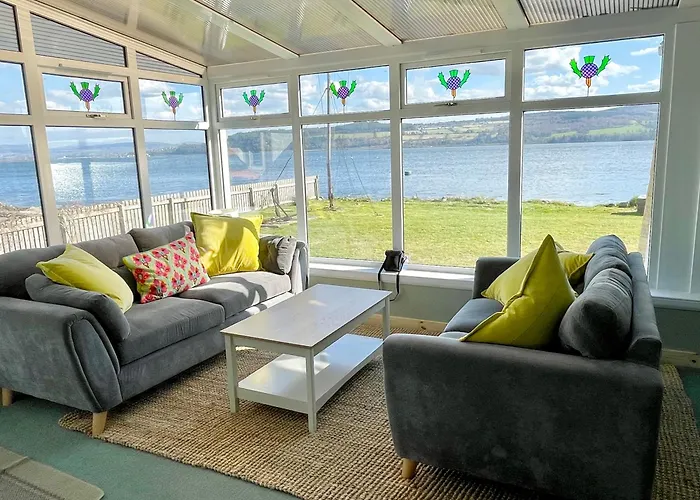 Spacious Sea View Home 5 Miles From Inverness