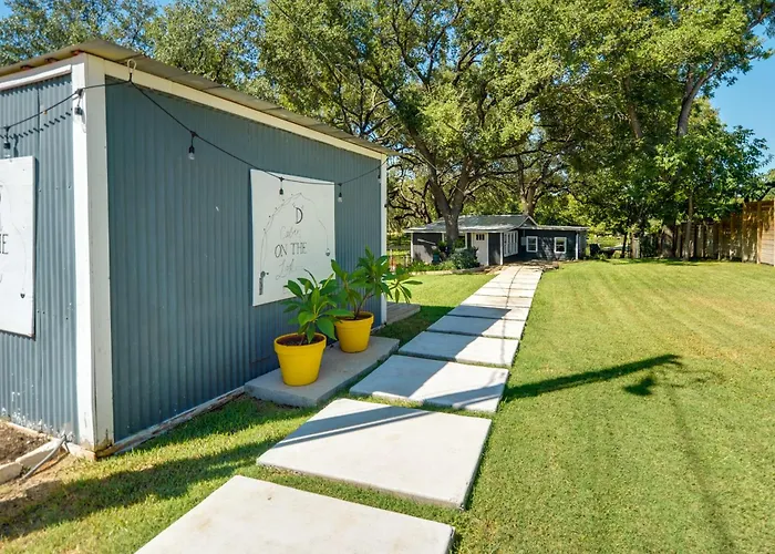 Waterfront Lake Lbj Cabin W/ Private Dock!