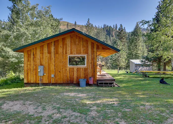 Cozy Countryside Cabin In Robie Creek Park!