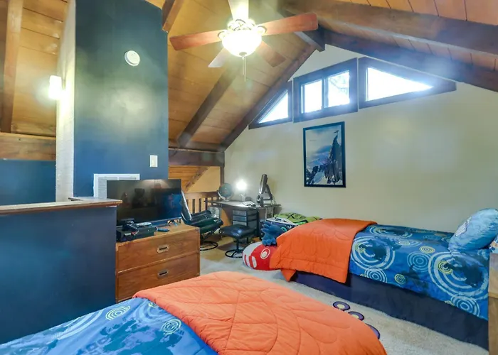 Wintergreen Home W/ Hot Tub, Deck & Mountain Views