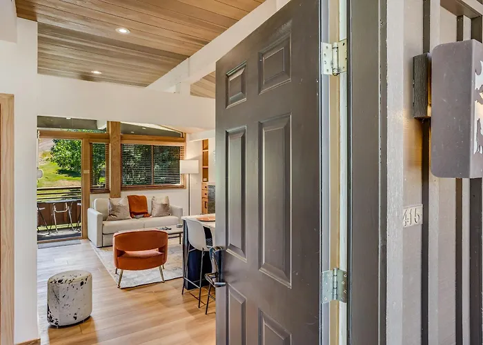 Laurelwood Condominiums 415