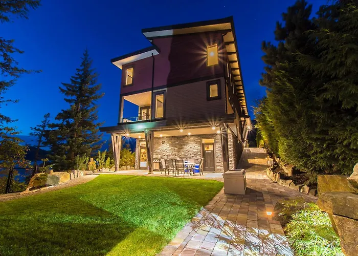 The Lodge On Harrison Lake
