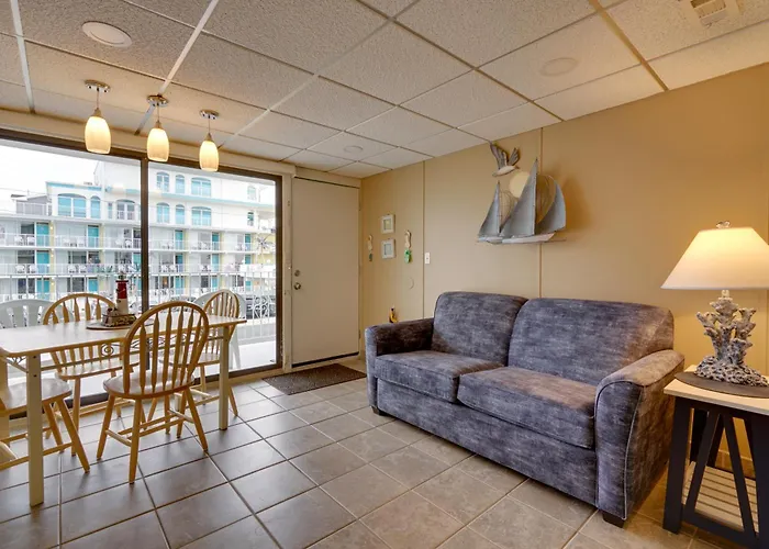 Cozy Oceanfront Condo W/ Pool & Beach Access!