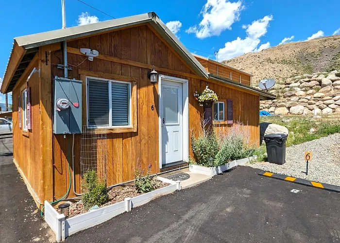 Yellowstone'S Treasure Cabins